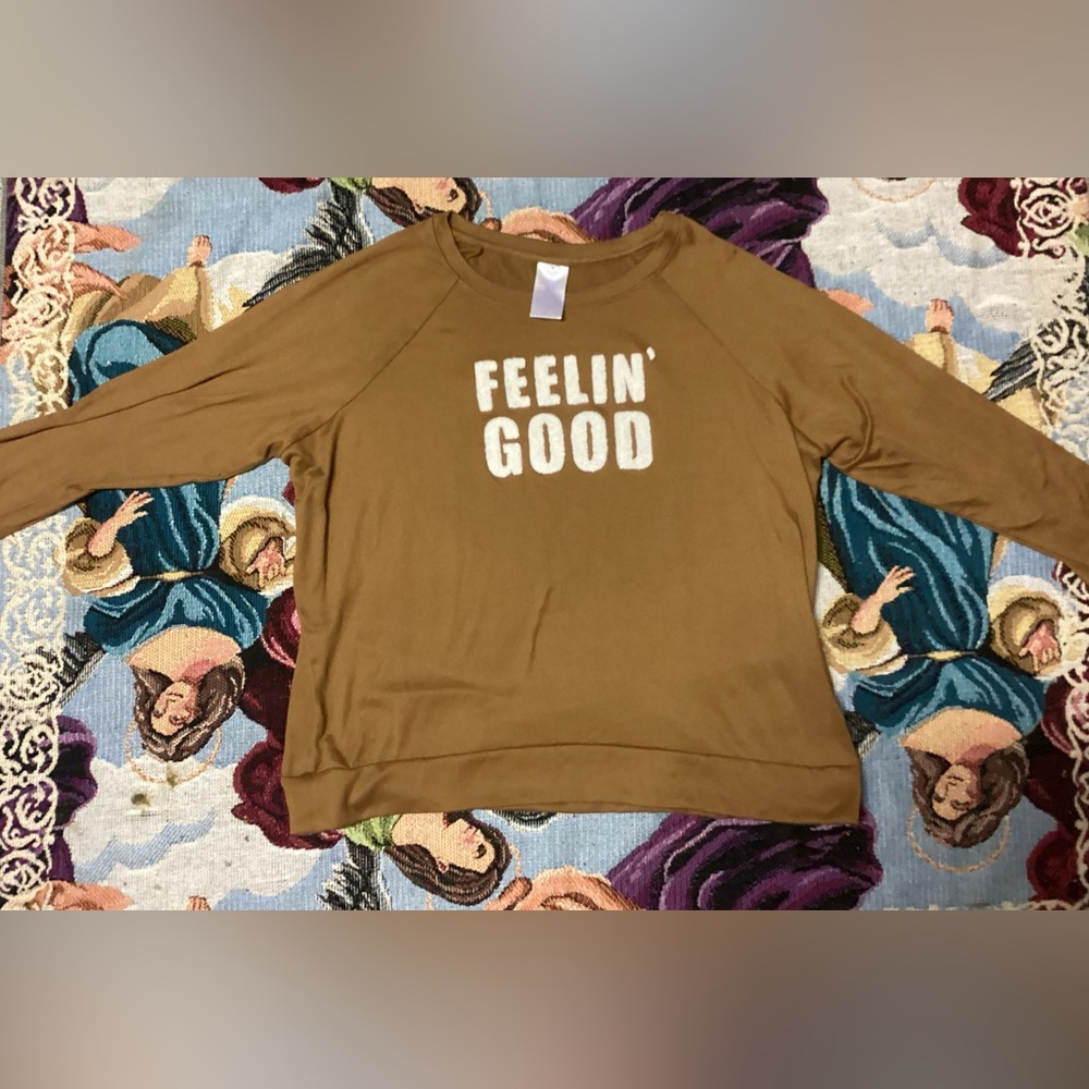 SECRET TREASURES WOMENS FEELING GOOD HOODIE.
